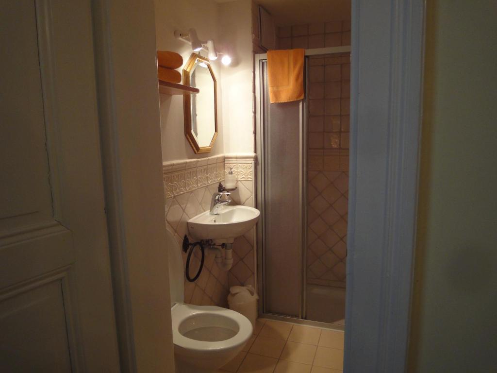 3 Camere Bázel Szoba fotó